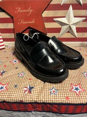 Old Navy Black Patent Platform Loafers